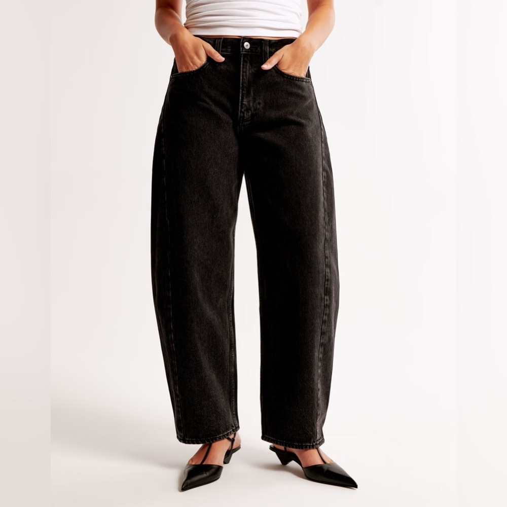 Abercrombie The Barrel Jean Mid-Rise in Black Size 29 Long